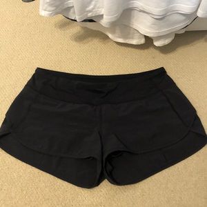Size 6 black lulu shorts